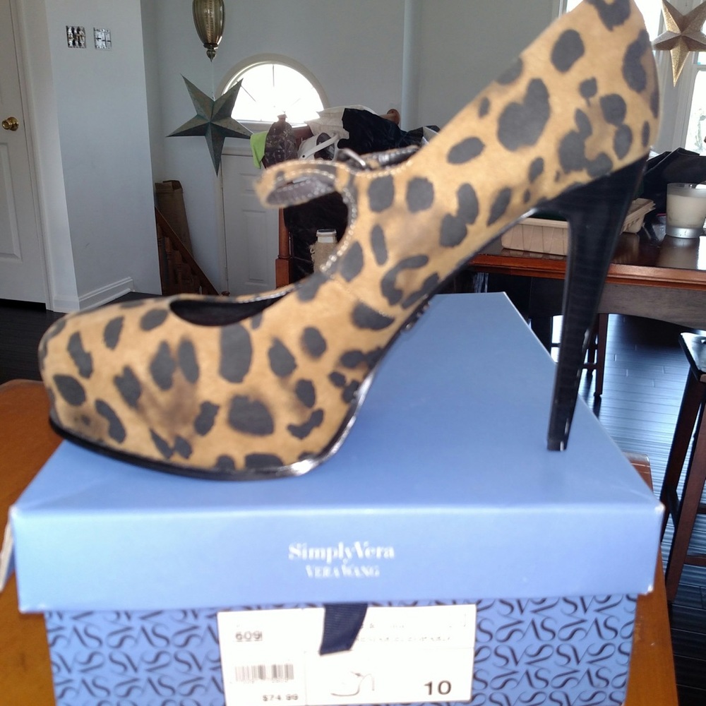 Simply Vera Wang Leopard 🐆 pumps sz 10